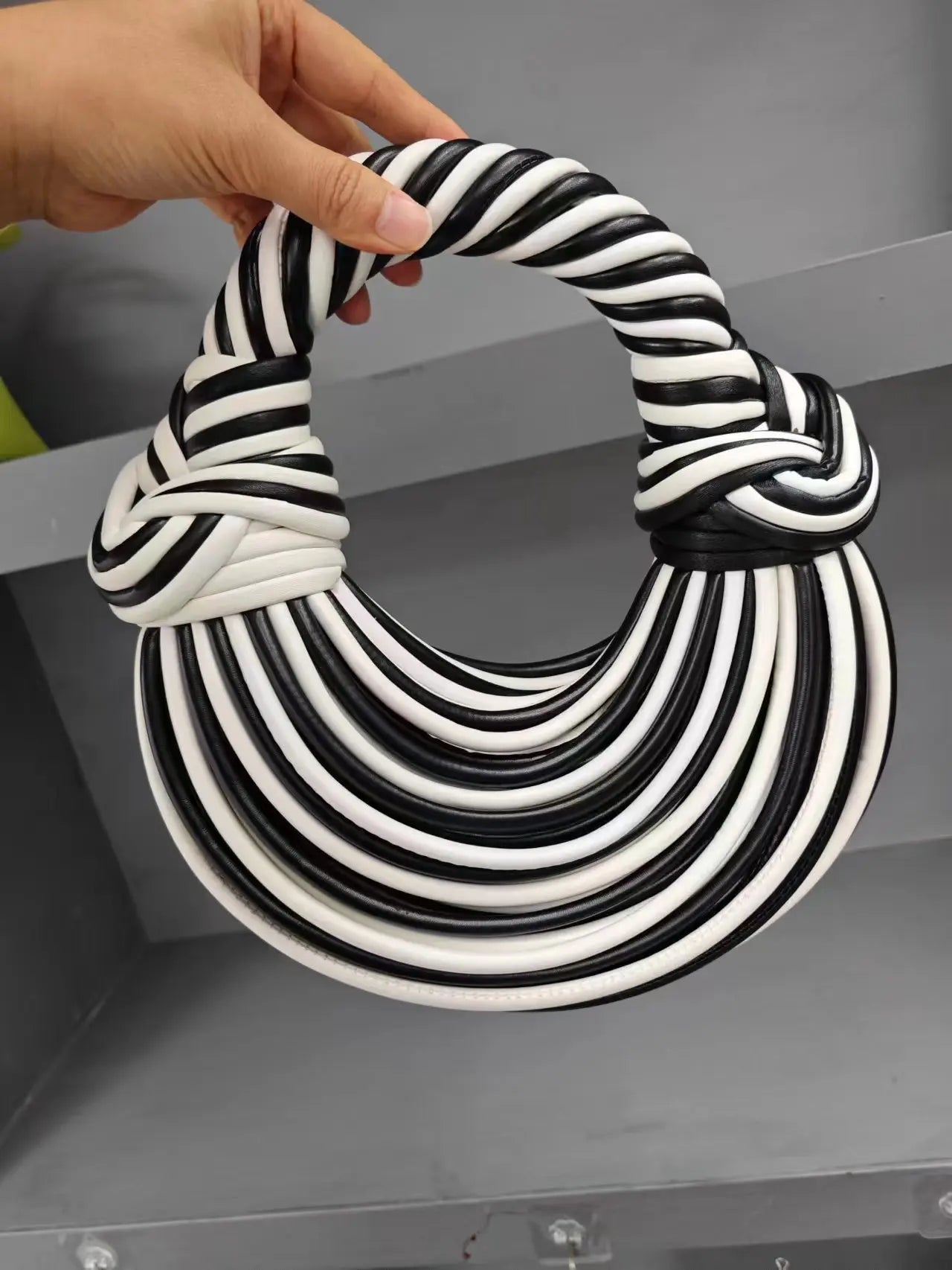 RTS Gold Crescent Handbag Unique Designer Bag Metallic Statement Purse Ladies Woven Handbag Shoulder Underarm Bag for Women