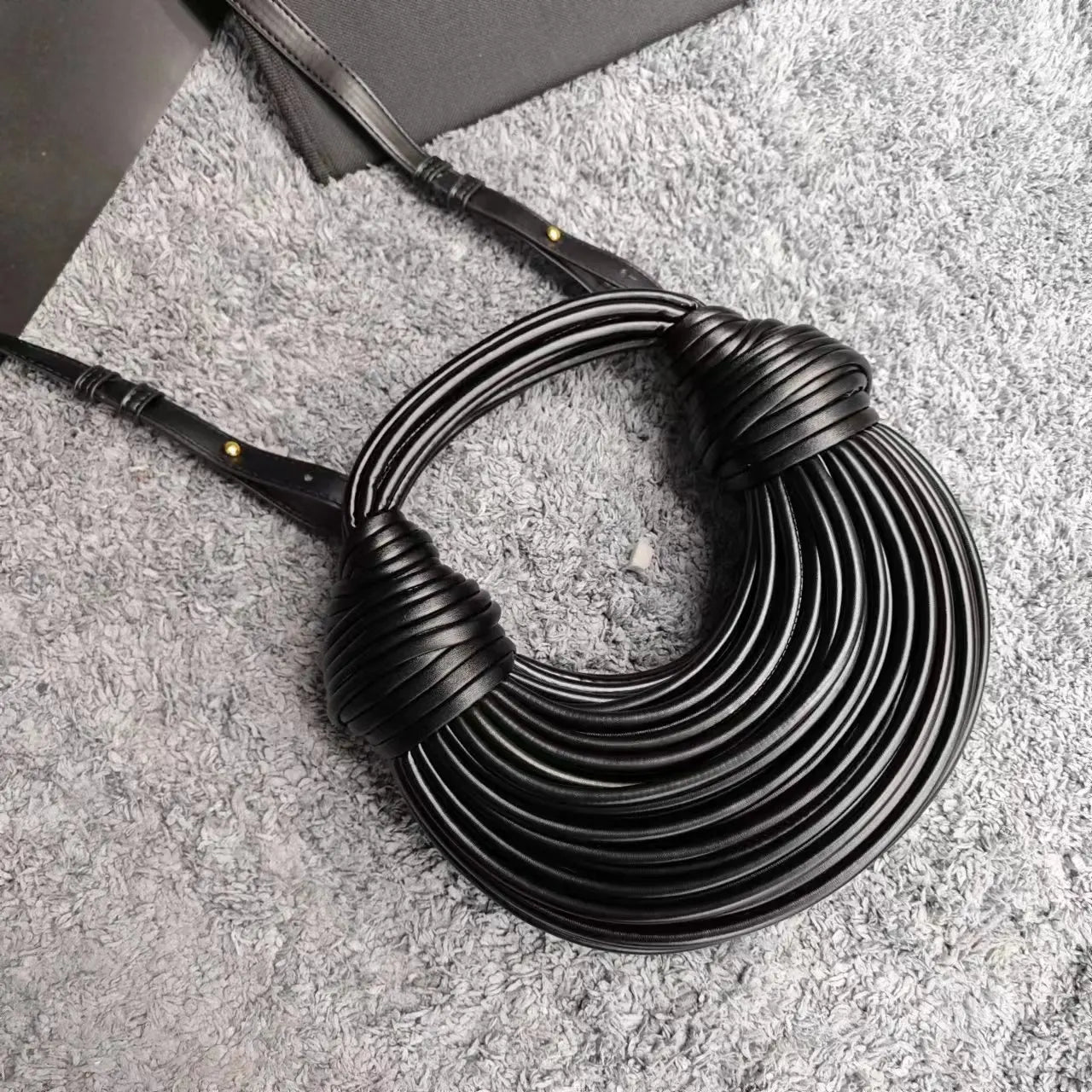 RTS Gold Crescent Handbag Unique Designer Bag Metallic Statement Purse Ladies Woven Handbag Shoulder Underarm Bag for Women