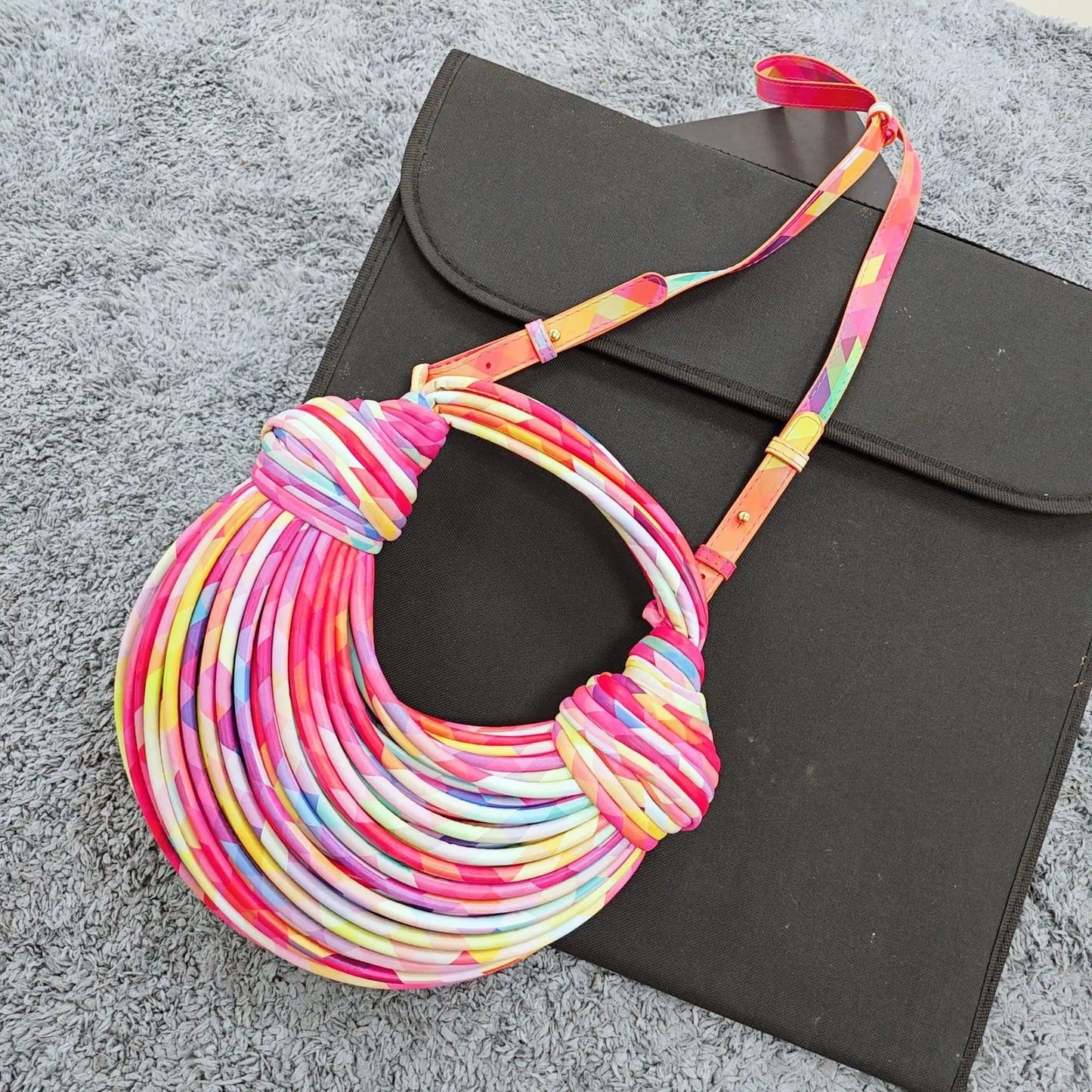 RTS Gold Crescent Handbag Unique Designer Bag Metallic Statement Purse Ladies Woven Handbag Shoulder Underarm Bag for Women