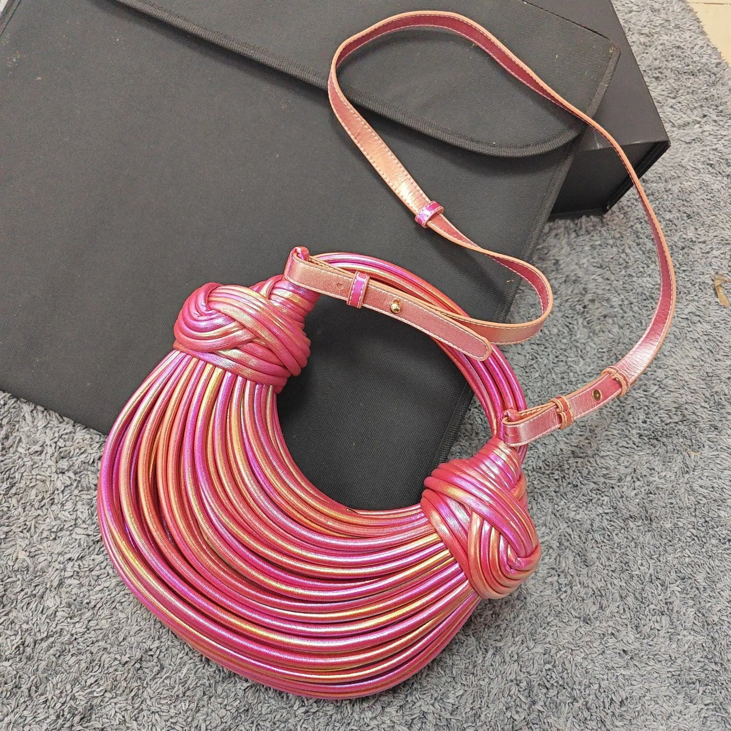 RTS Gold Crescent Handbag Unique Designer Bag Metallic Statement Purse Ladies Woven Handbag Shoulder Underarm Bag for Women