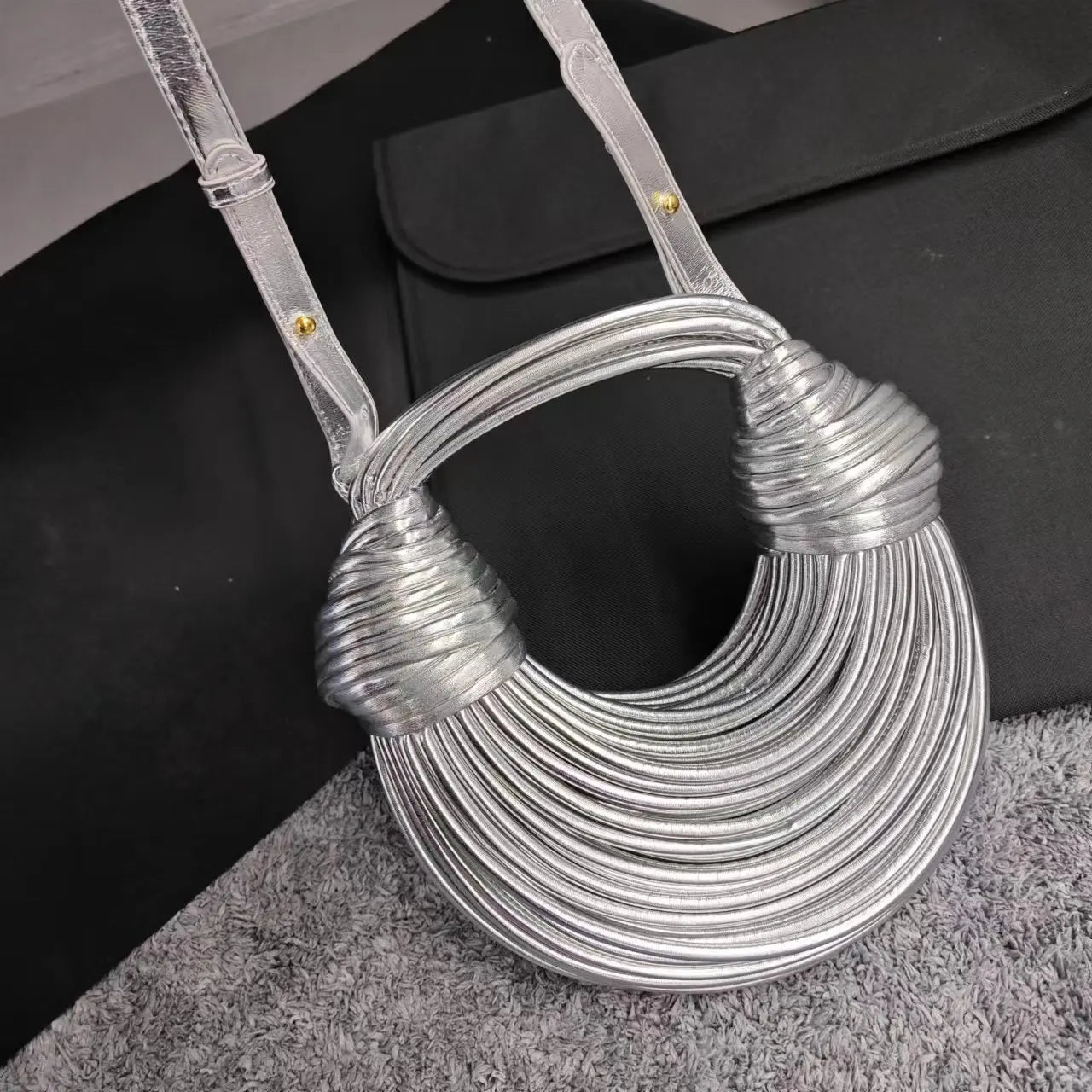 RTS Gold Crescent Handbag Unique Designer Bag Metallic Statement Purse Ladies Woven Handbag Shoulder Underarm Bag for Women