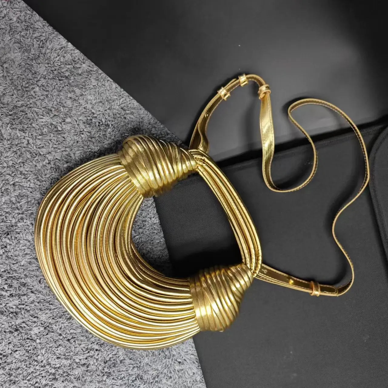 RTS Gold Crescent Handbag Unique Designer Bag Metallic Statement Purse Ladies Woven Handbag Shoulder Underarm Bag for Women