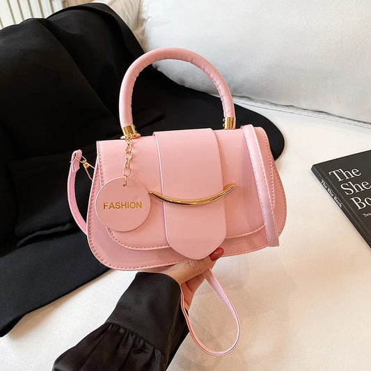 2026 New HK Advanced Sense New Design Women's Autumn Winter Popular Crossbody Shoulder Saddle Bag Chains Cover Durable